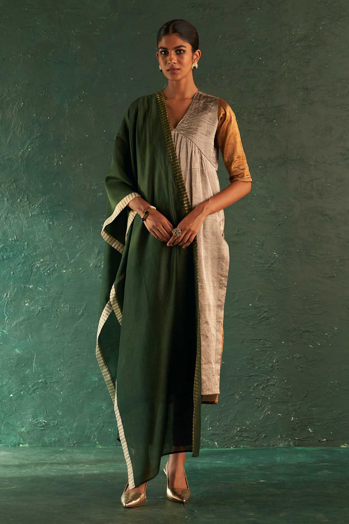 Buy Silver & Gold V-Neck Kurta Set Online
